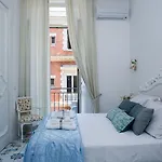 Palazzo Chiatamone 4* Neapel
