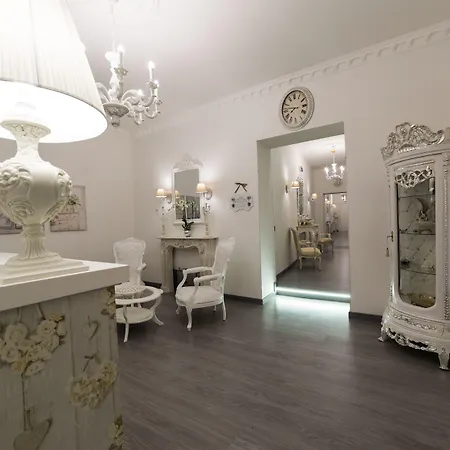 Vendégház Palazzo Chiatamone 4*