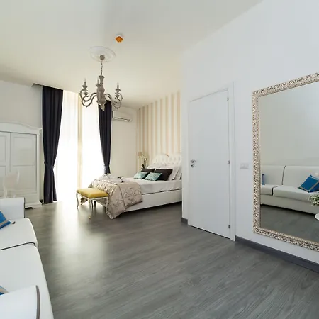 Palazzo Chiatamone 4* Nápoly