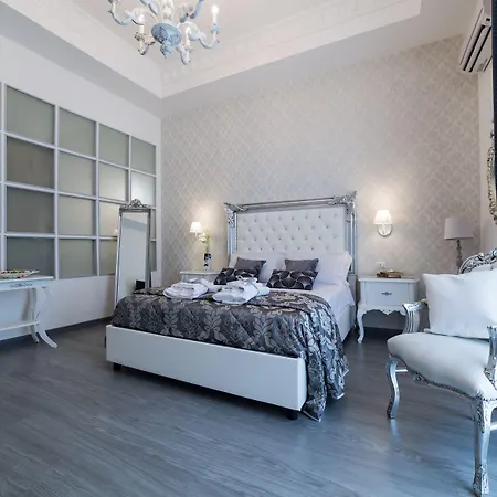 Vendégház Palazzo Chiatamone 4*