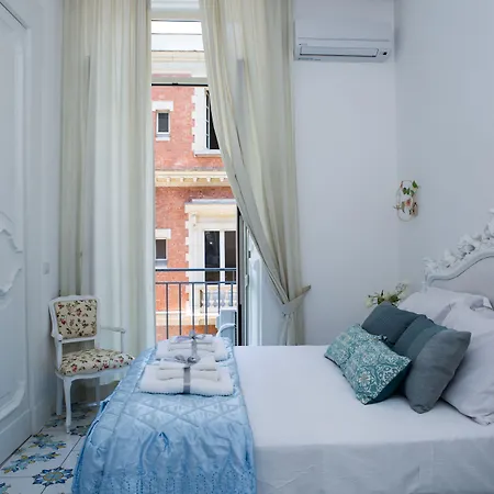 Palazzo Chiatamone 4* Nápoly