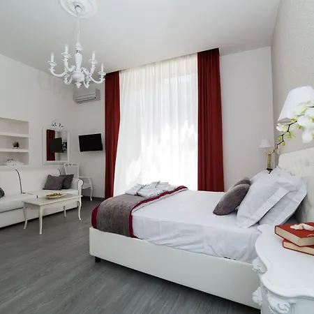 Palazzo Chiatamone 4* Nápoly