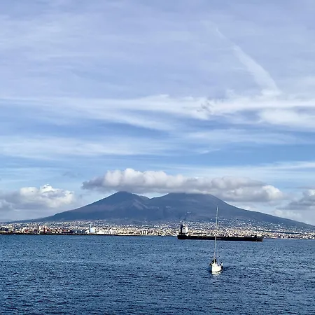 Palazzo Chiatamone بيت ضيافة