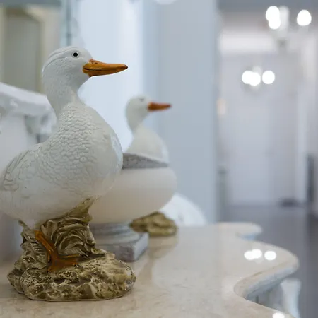 Palazzo Chiatamone 4* نابولي