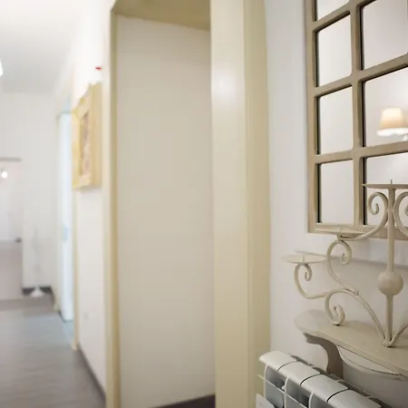 بيت ضيافة Palazzo Chiatamone نابولي