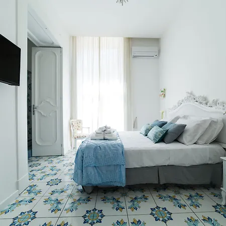 Palazzo Chiatamone بيت ضيافة نابولي