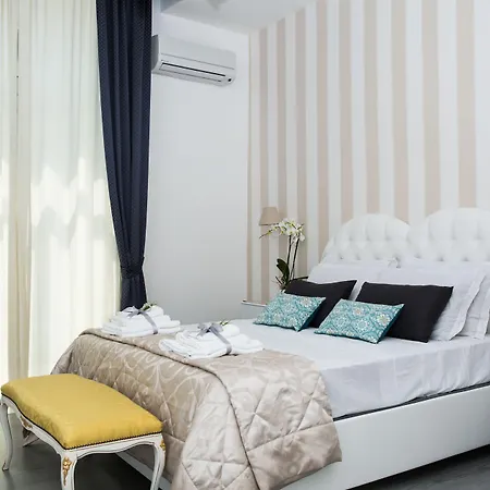 Palazzo Chiatamone بيت ضيافة 4*