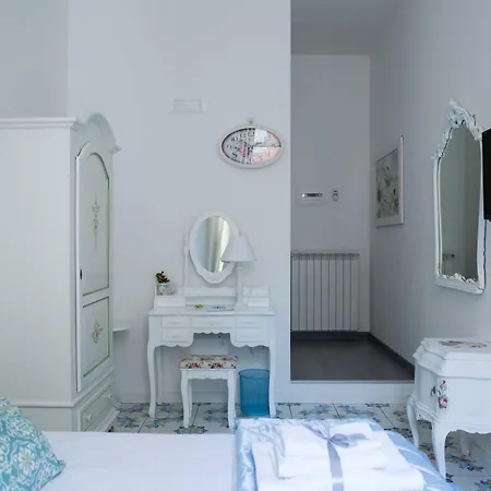 Palazzo Chiatamone بيت ضيافة