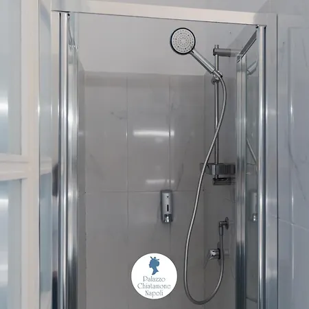 بيت ضيافة Palazzo Chiatamone نابولي