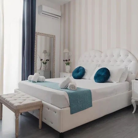 בית הארחה Palazzo Chiatamone נאפולי