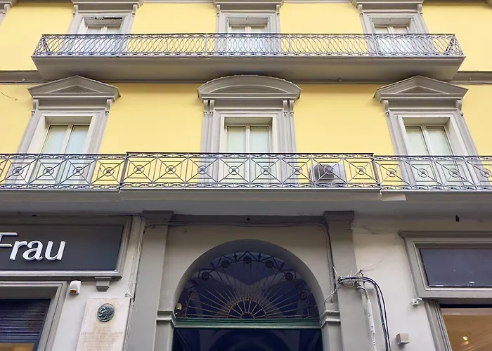 Palazzo Chiatamone Pensión