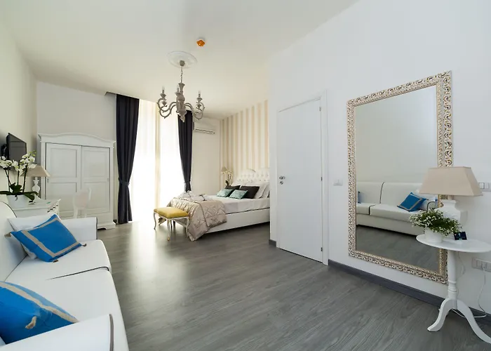 Palazzo Chiatamone 4* Nápoles